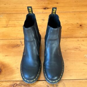 EUC dr. martens Chelsea boots with 2” heel